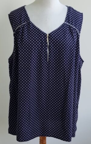 Modavista donkerblauwe blouse top met printjes mt. 56