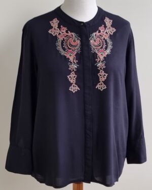 Yessica zwarte blouse met borduur mt. 40