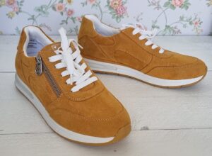 Marco Tozzi mosterdgele sneakers mt. 39 NIEUW