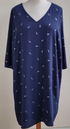 MS Mode donkerblauwe jurk met veertjes mt. 50