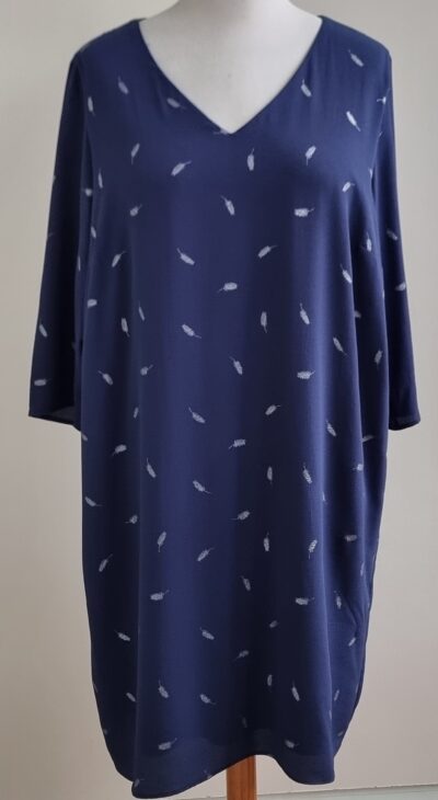 MS Mode donkerblauwe jurk met veertjes mt. 50