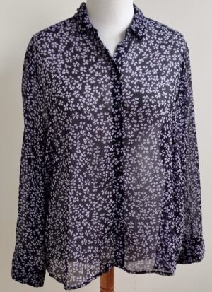 MS Mode zwarte blouse met lila bloemetjes mt. 50