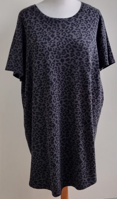 Only Carmakoma grijs jurk met zwarte dieren print mt. 50/52 (L)