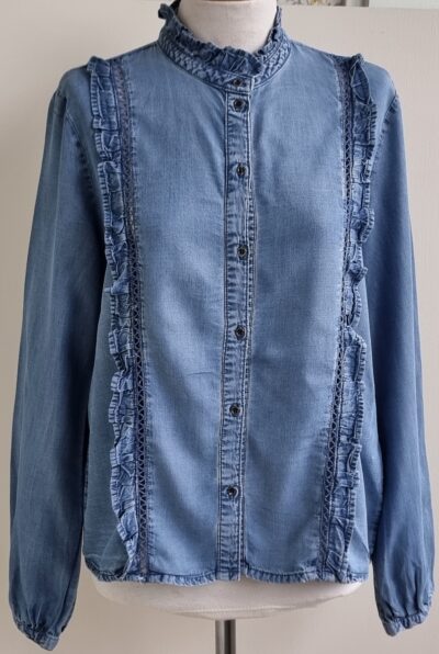 Only jeansblauw bloesje met roeseltje mt. 40