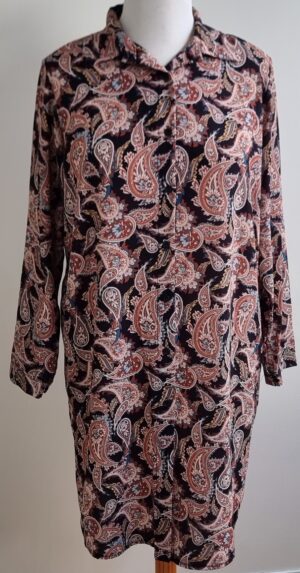 Musthaves by Elja zwarte jurk met paisly print mt. L/XL
