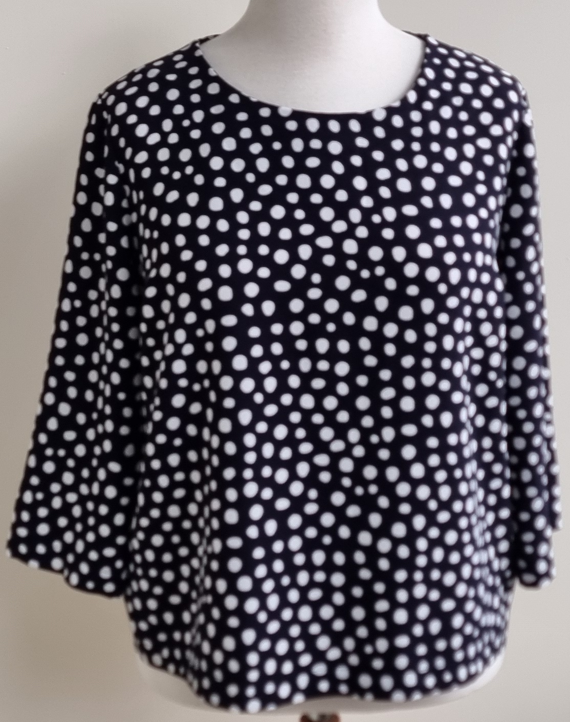 Opus zwart shirt met witte dots mt. 44