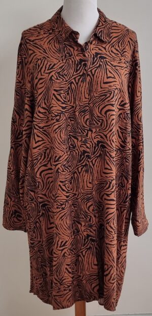 Only Carmakoma bruine jurk met dieren print mt. 52