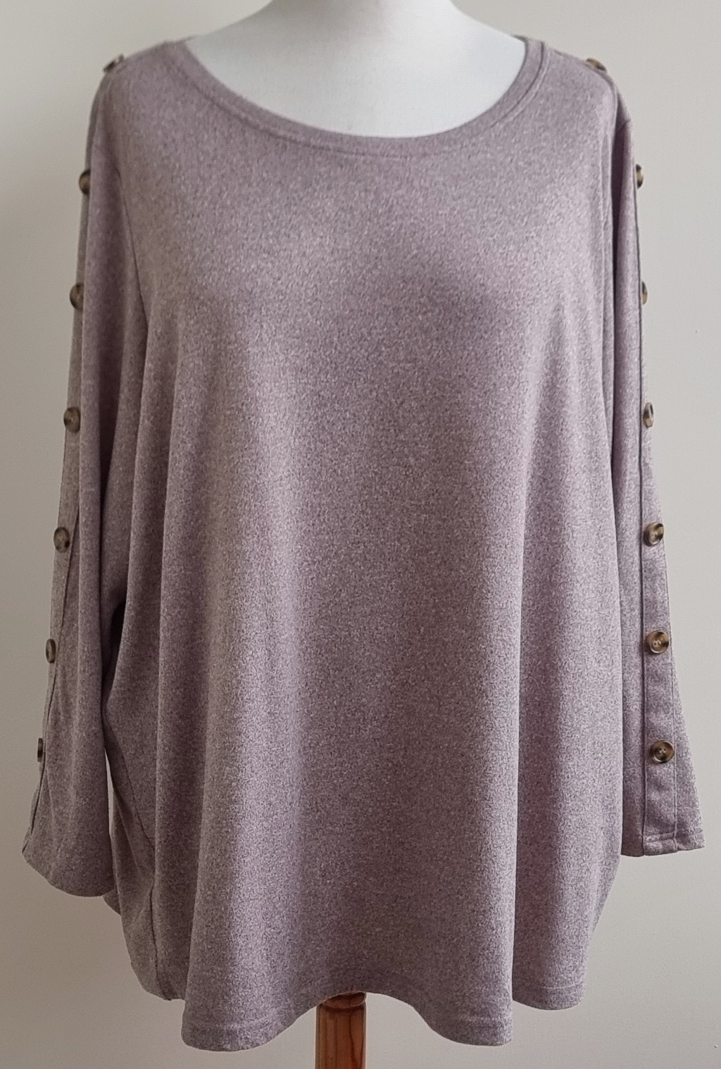 Zizzi lichtbruine trui met sierknopen mt. 54/56 (XL)