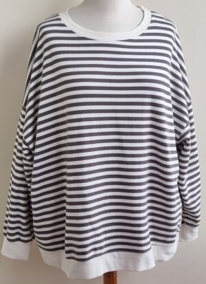 BPC ecru/grijs gestreepte oversized sweater mt. 52/54