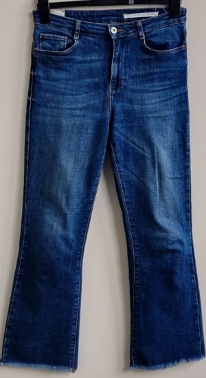 Zara jeans met flair pijp mt. 38