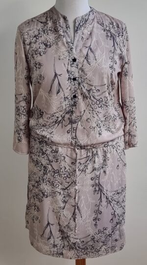 Melvin grijs/beige jurkje met printjes mt. 40