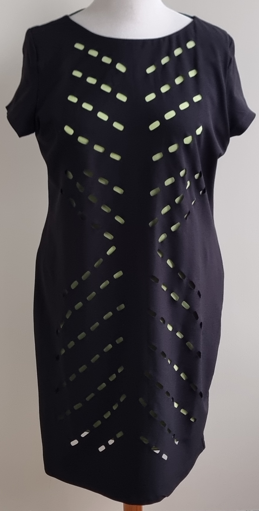 Donna Dura zwarte jurk met groen mt. 44