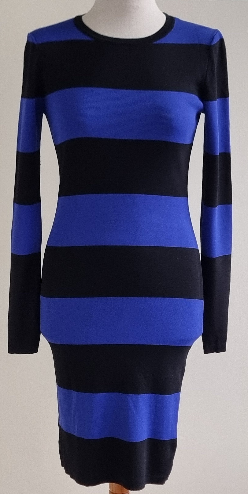 Nikkie blauw/zwarte winter jurk mt. 36