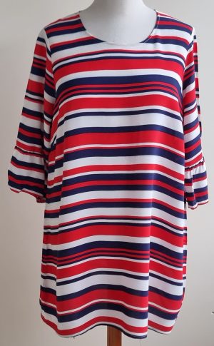 Yesta blauw, wit met rode tuniek mt. 48 (1)