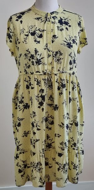 Queen Mum geel jurkje met prints mt. XL