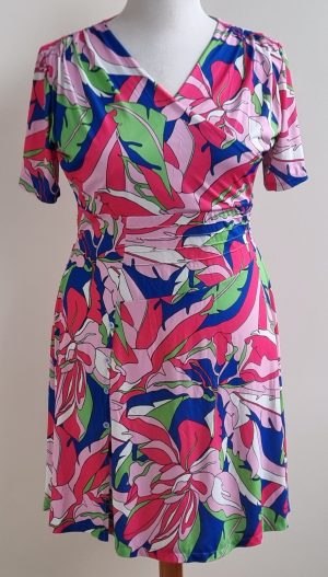 Kapomoda gekleurde stretchy jurk mt. L