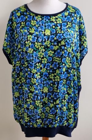 Yesta marineblauw/gebloemd shirt/blouse mt. 48 (1)