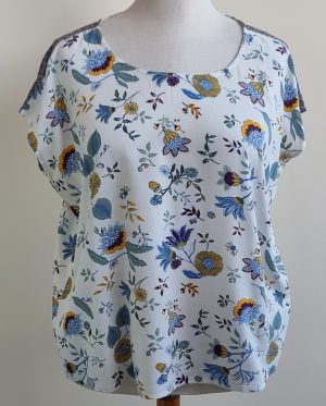 Cecil wit bloesje met bloemen prints mt. XL