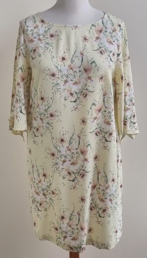 H&M zachtgeel jurkje met bloemen prints mt. 44