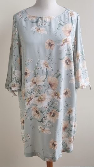 H&M lichtgroen jurkje met bloemen prints mt. 48