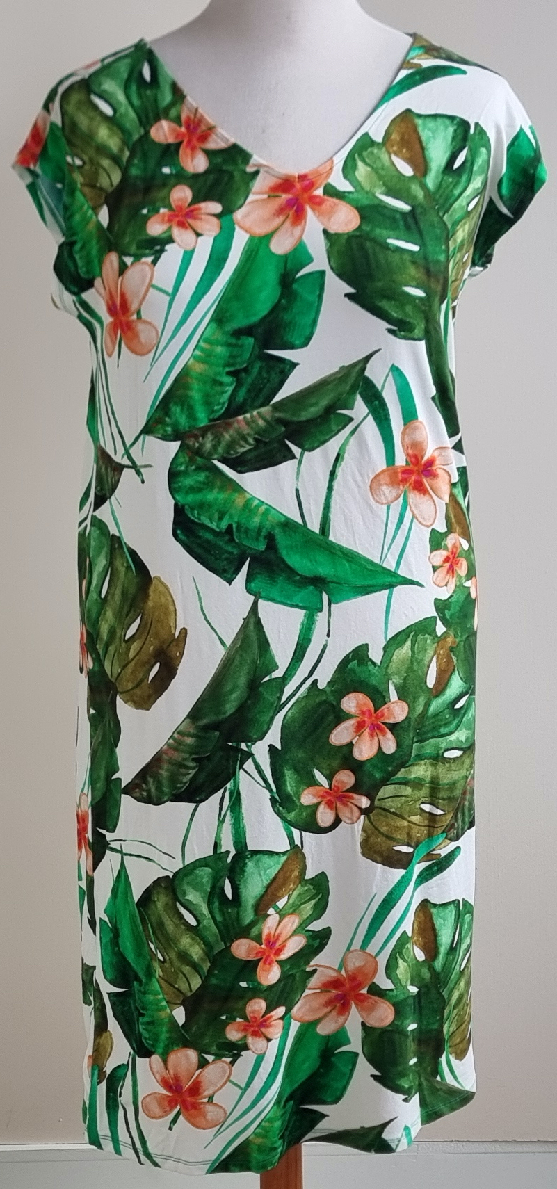 Norah witte jurk met bladeren print mt. 40