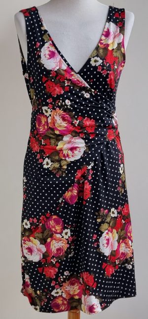 Zwart jurkje met stipjes en bloemenprint mt. S