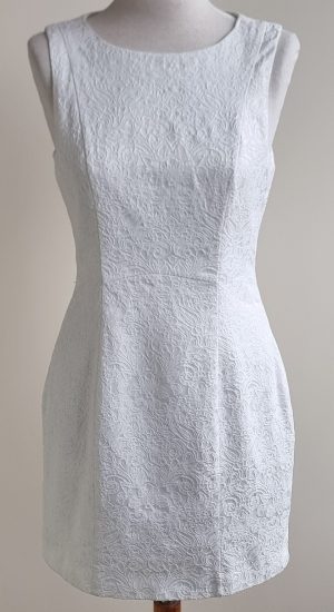 H&M wit bewerkt jurkje mt. 38