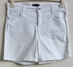 MS Mode witte stretchy bermuda mt. 44