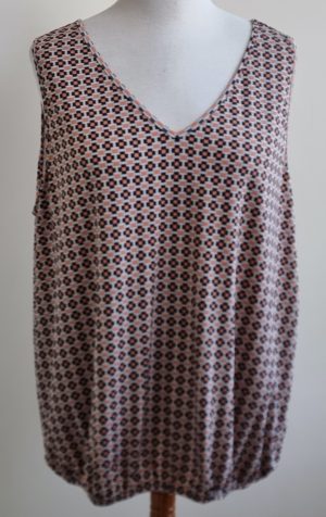 Norah zachtgrijze top met leuk printje mt. 48