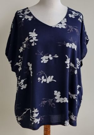 Zizzi donkerblauw bloesje met print mt. 46/48 (M)