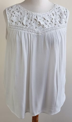 Yessica witte top met kant mt. 46