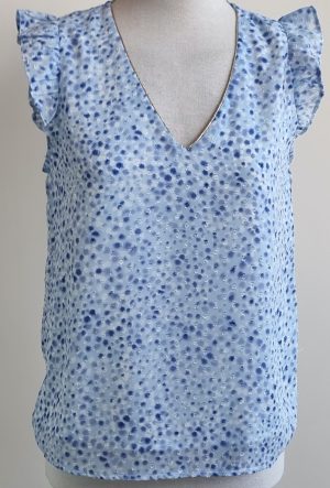 Ikoone&Bianka lichtblauw bloesje met print mt. S