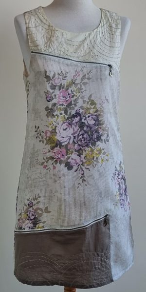 Sophyline beige jurkje met prints en ritsen mt. M