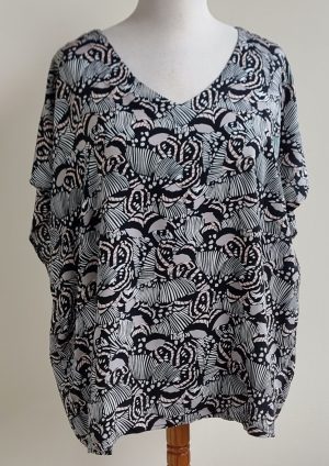 Zizzi zwarte blouse met grijs en roze mt. 50/52 (L)