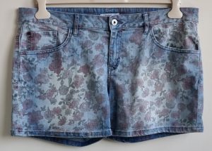 Esprit jeans short met bloemen print mt. 42/44 (34)