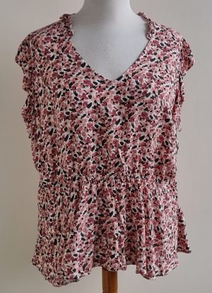 Yessica witte soepelvallende blouse met bloemetjes mt. 50