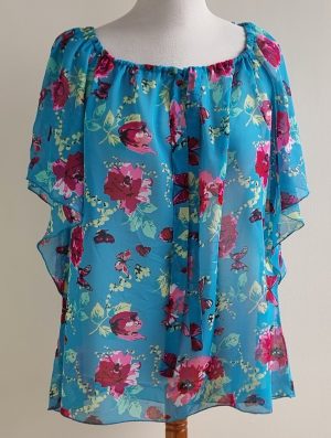Isolde blauwe blouse met bloemen en vlinders mt. 48