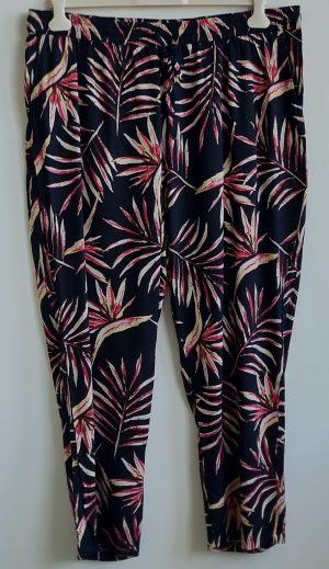 MS Mode zwarte zomerse broek met print mt. 52