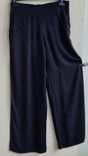 C&A zwarte soepelvallende broek mt. 38