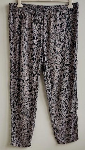 MS Mode grijs/zwarte zomer broek met roze mt. 52
