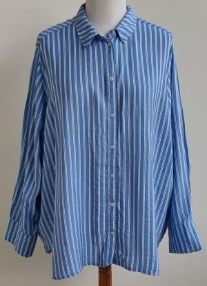 MS Mode blauw/wit gestreepte blouse mt. 54