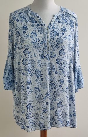 MS Mode wit bloesje met blauw/groene printjes mt. 52