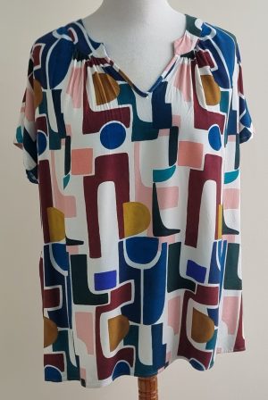 Paprika witte soepelvallende blouse met kleurtjes mt. 48/50