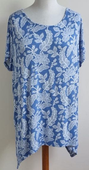 Janina lichtblauw a-lijn shirt met print mt. XL