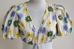Zara kort bloesje met bloemetjes mt. M