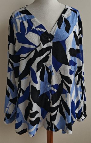 MS Mode blauw/zwarte stretchy blouse mt. XXL (mt. 52)