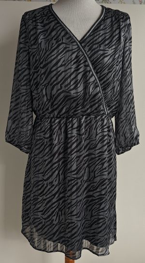 Lola Liza grijze jurk met print mt. 40