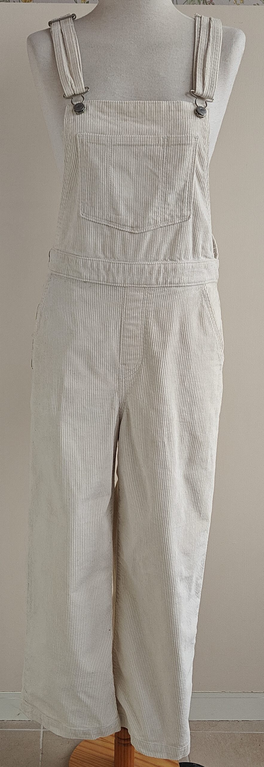 Levi's roomwitte tuinbroek van ribcord mt. 29 (mt. 36)