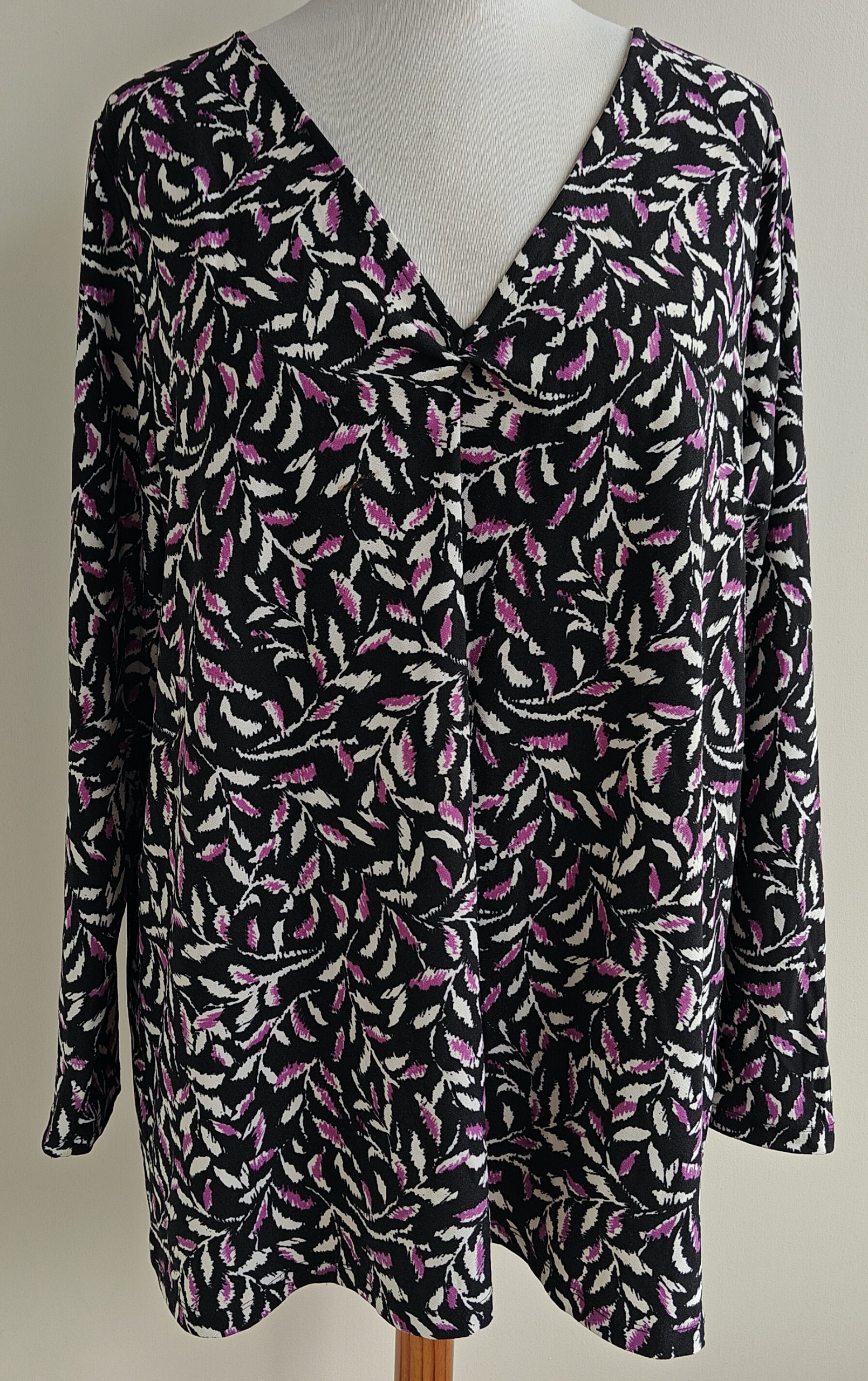 MS Mode zwart shirt met wit/paarse print mt. 50/52 (XXL)