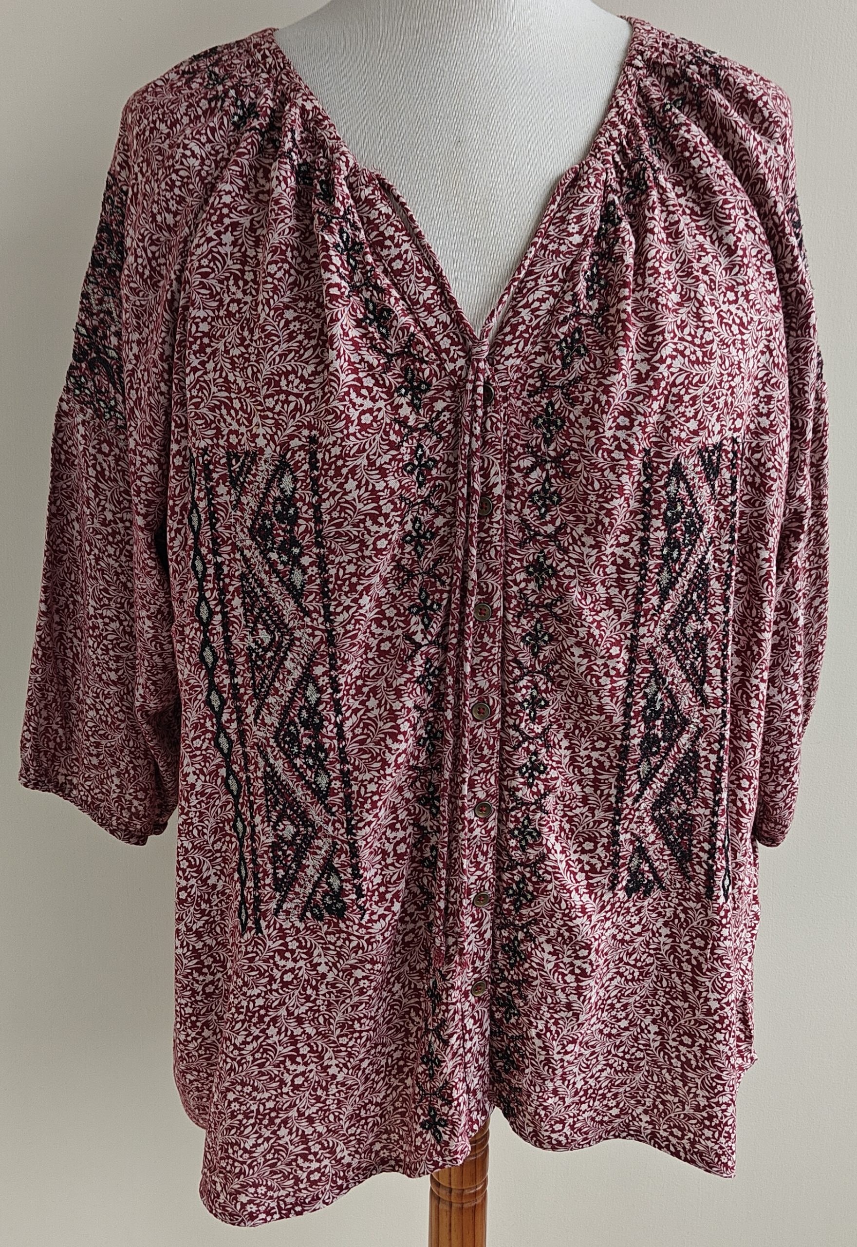 MS Mode rood/roomwitte blouse met borduur mt. 48